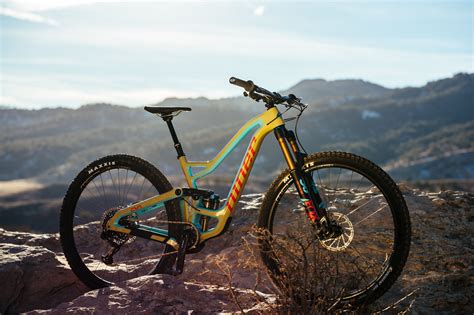 Niner bikes - 12 X 180MM, M12 X P1.75, L20MM. FRONT WHEEL AXLE SPACING. 15X110MM. FRONT WHEEL THROUGH AXLE SPEC. ROCKSHOX 15MM BOOST. MAX TIRE SIZE. 27.5 X 2.8 REAR / 29x2.6 FRONT. The WFO e9 180mm-travel bike defies categorization and opens new realms of terrain with aggressive geometry and …